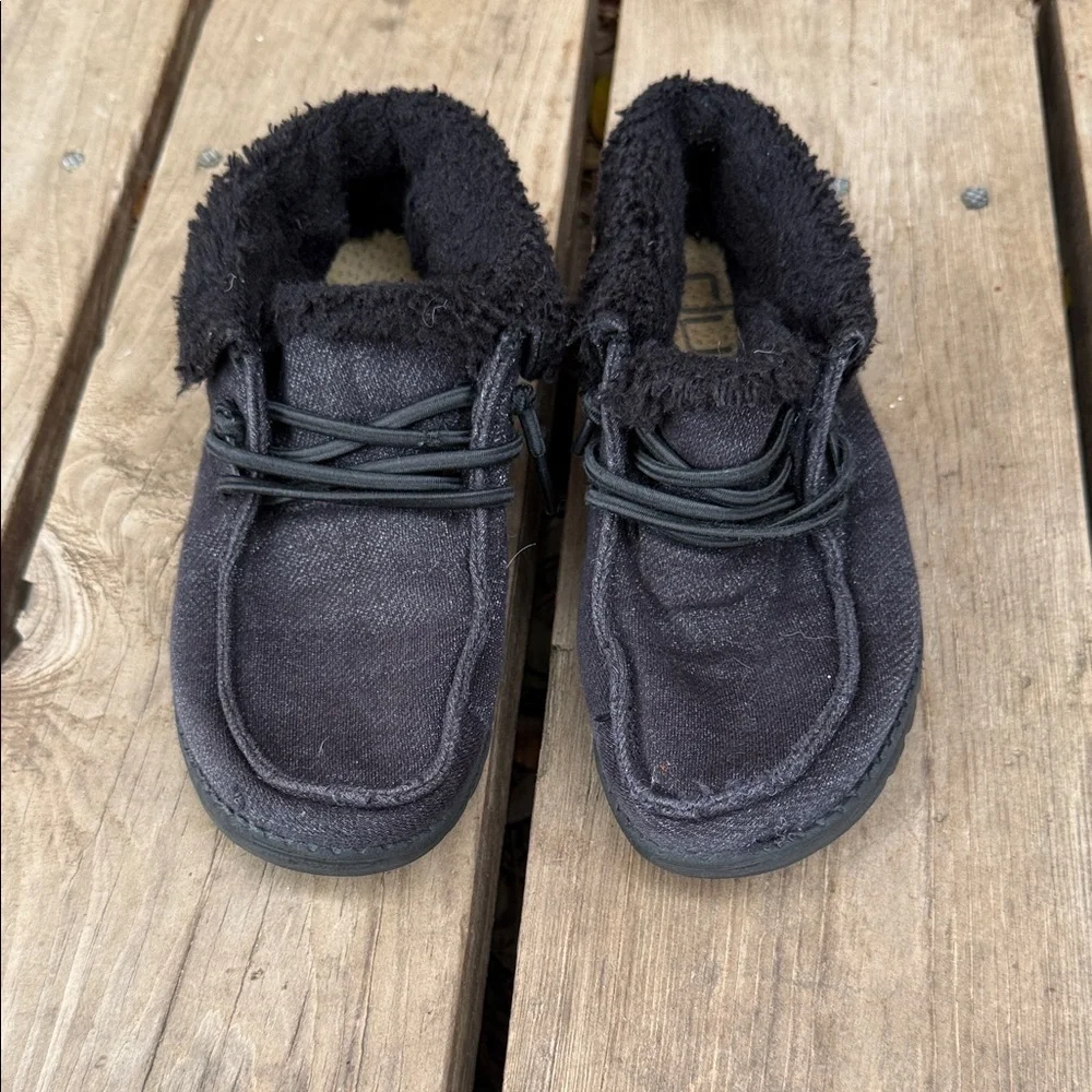 Hey Dude Black Faux Fur Lined Britt Youth Slip-On Shoes Size 12